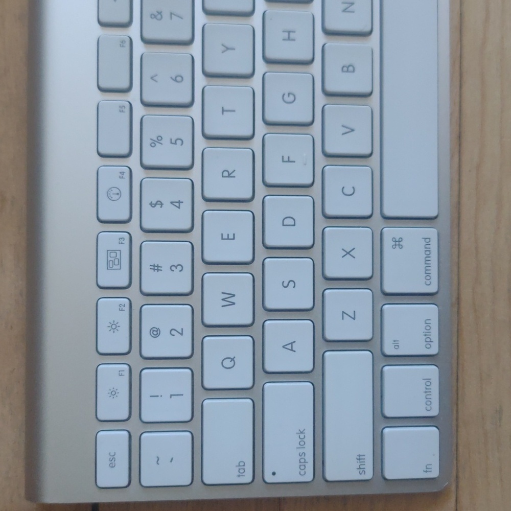 APPLE | Wireless Keyboard - Picture 2 of 7